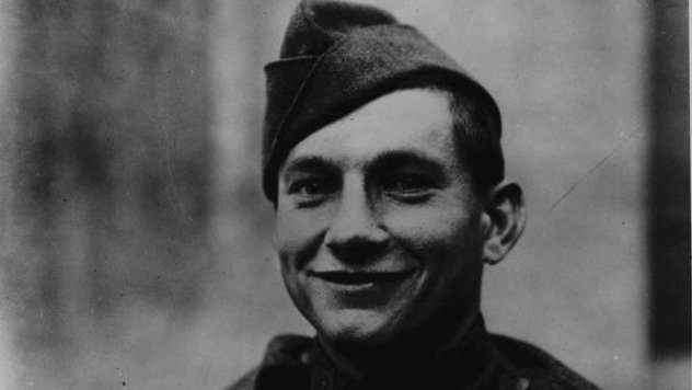 A Daring Escape: How Frank Savicki Broke Free From a German POW Camp, Outsmarted Guards and Crawled for 6 Hours to Win his Freedom