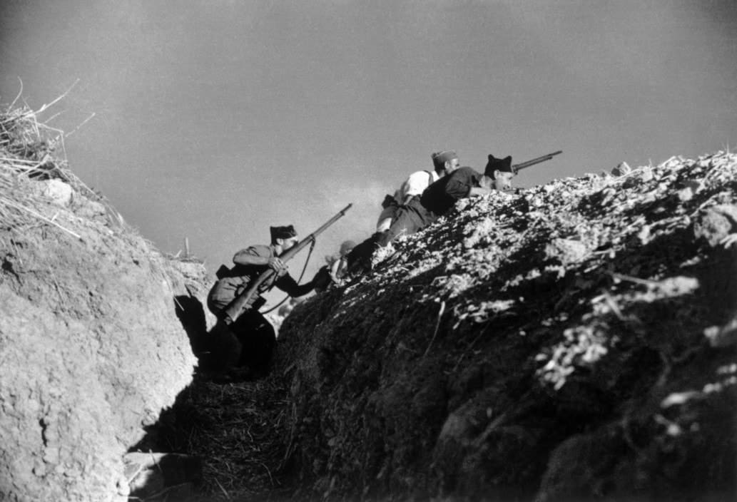 SPAIN.-Andalucia.-Cerro-Muriano.-Cordoba-front.-Republican-soldiers.-September-5th-1936.-Robert-Capa.jpg