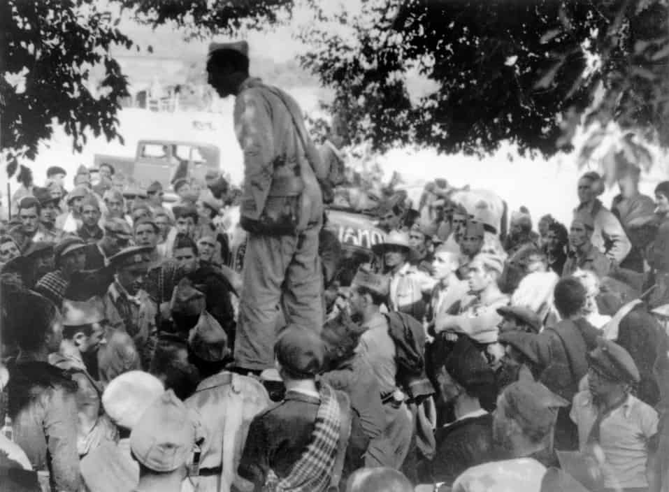 SPAIN.-Andalucia.-September-1936.-Cordoba-front.-An-officer-addressing-the-soldiers-before-an-attack.-Robert-Capa.jpg