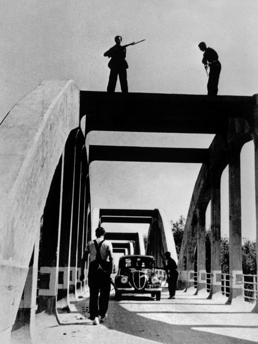 SPAIN.-August-September-1936.-A-checkpoint-near-Barcelona.-Robert-Capa.jpg