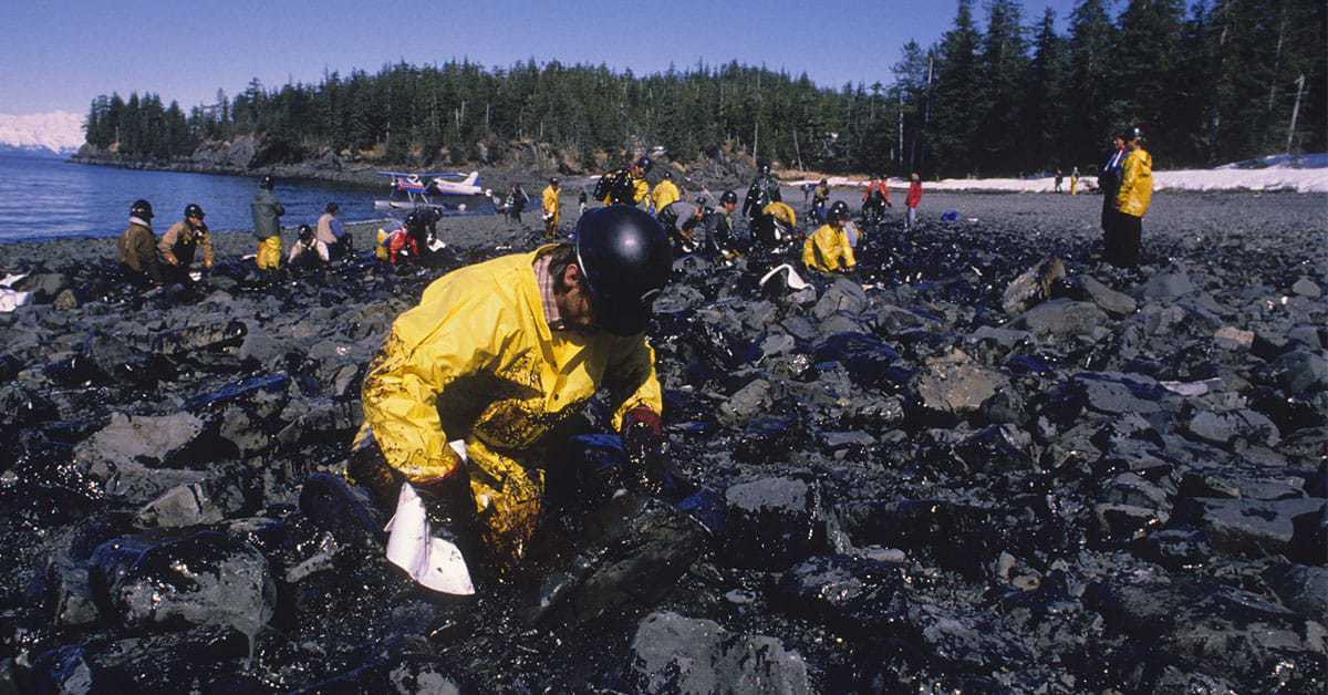 26 Images of The Exxon Valdez Environmental Disaster of 1989