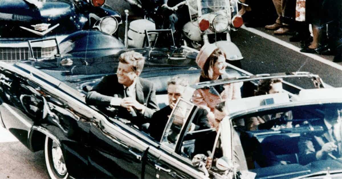 32 Photographs of the Events Surrounding JFK’s Assassination