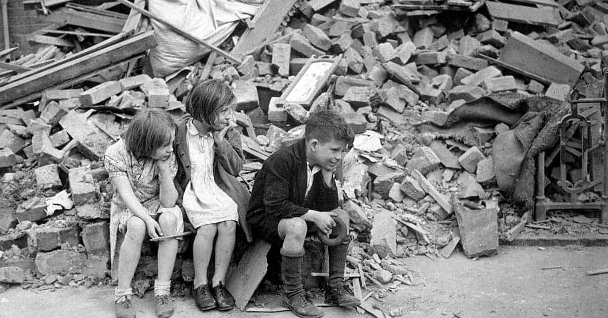 20 Photographs Depicting British Children During the Blitz of World War II