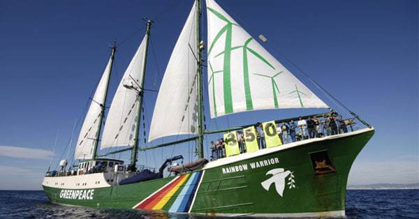 20 Photographs of the 1985 Sinking of the Rainbow Warrior
