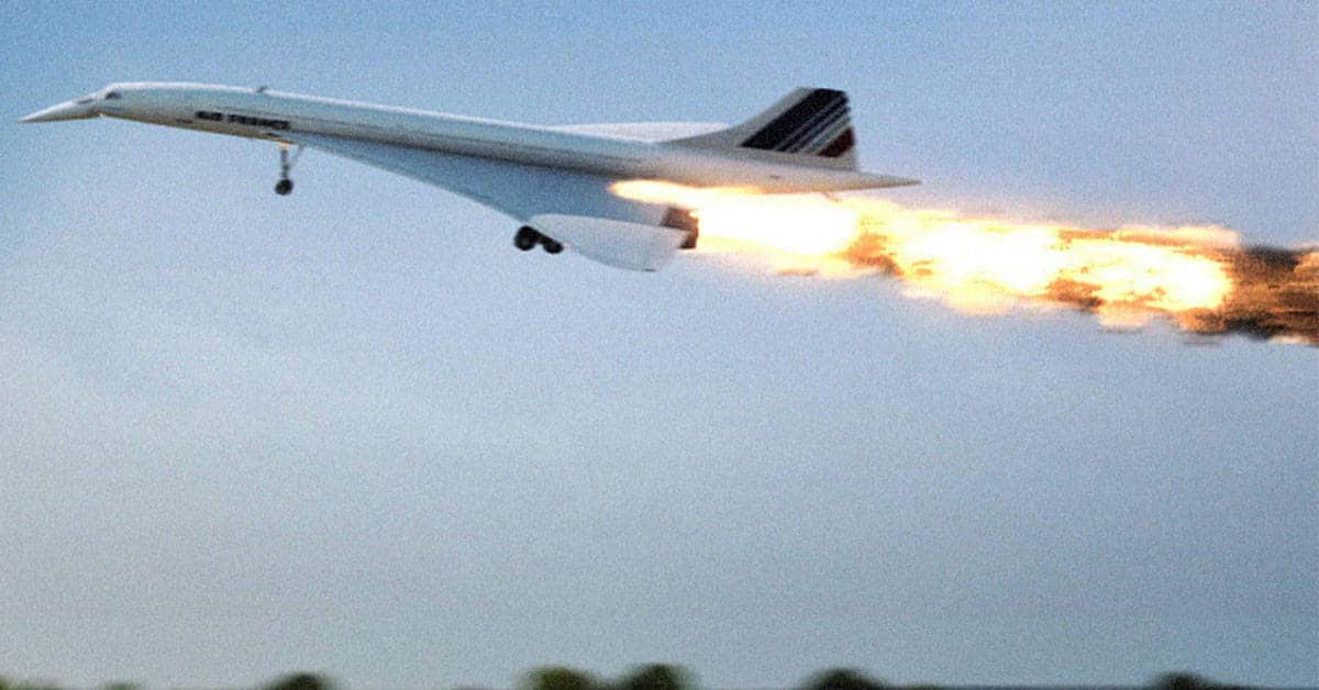 25 Images of the Disastrous Concorde Crash of 2000