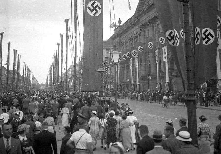A Look Inside Hitler’s 1936 Nazi Olympics Through Amazing Photographs
