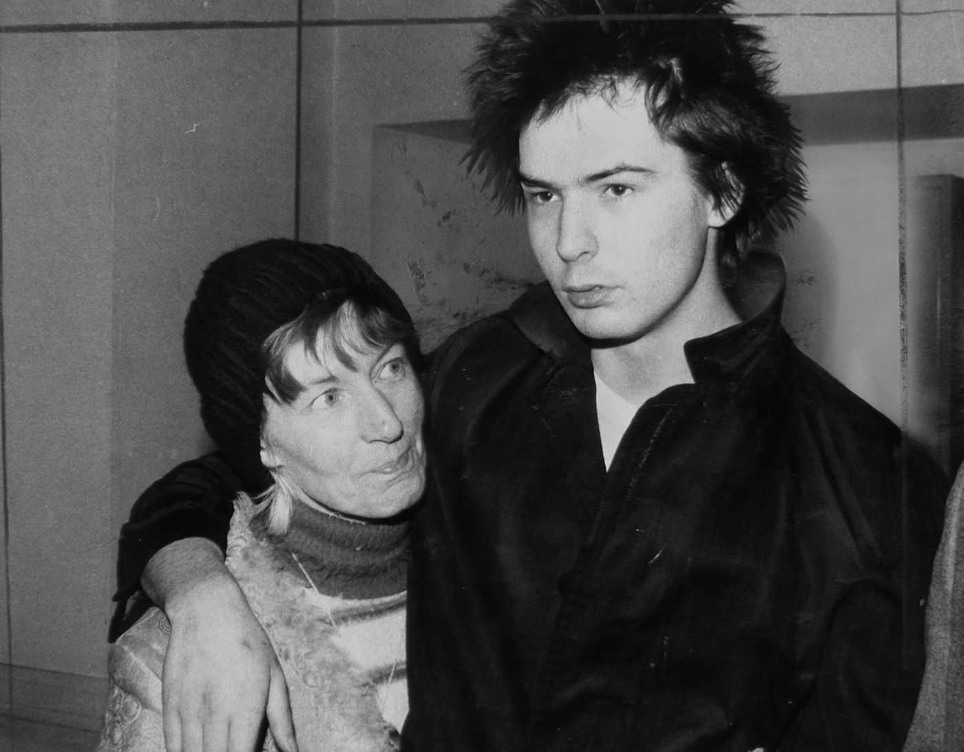 16 Truly Disturbing Moments That Made Punk Rocker Sid Vicious of the Sex  Pistols Live Up to His Name