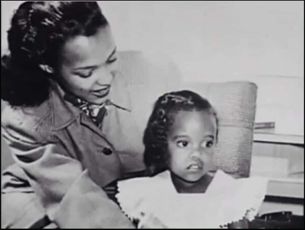 Dorothy Dandridge with her daughter, Harolyn. 