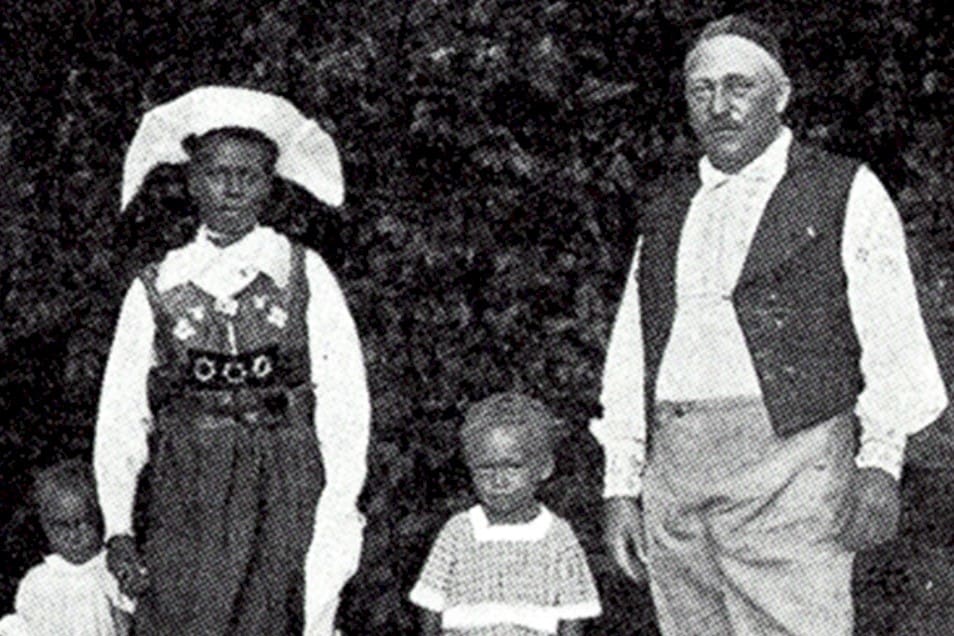 Carl Emil Pettersson el marinero sueco luego de naufragar en 1904 Sobrevivió y se convirtió en rey en Papúa Nueva Guinea 27carl-emil-pettersson-and-family.-listerious