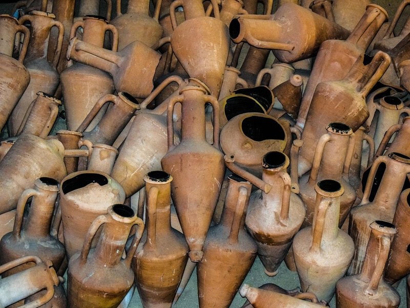 Ancient amphorae from a Greek shipwreck excavation directly evoke underwater archaeological discoveries that rewrote…